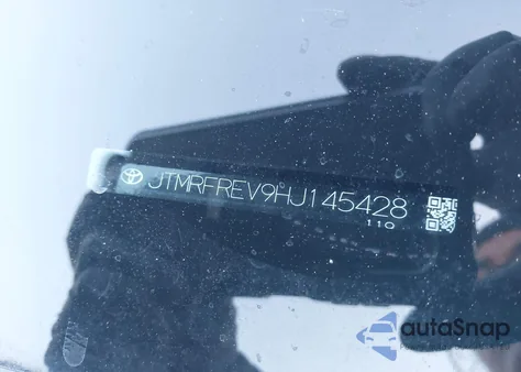 2017 Toyota Rav4 Xle z USA, uszkodzony, nr VIN JTMRFREV9HJ145428